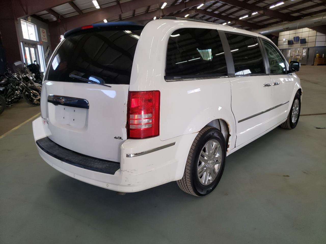 Photo 4 from auction – 2008 CHRYSLER TOWN & COU with VIN 2A8HR64X08R782927