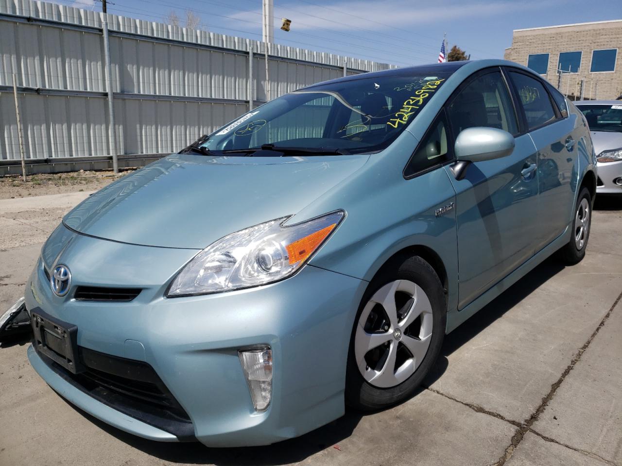 Photo 2 from auction – 2013 TOYOTA PRIUS with VIN JTDKN3DUXD5682337