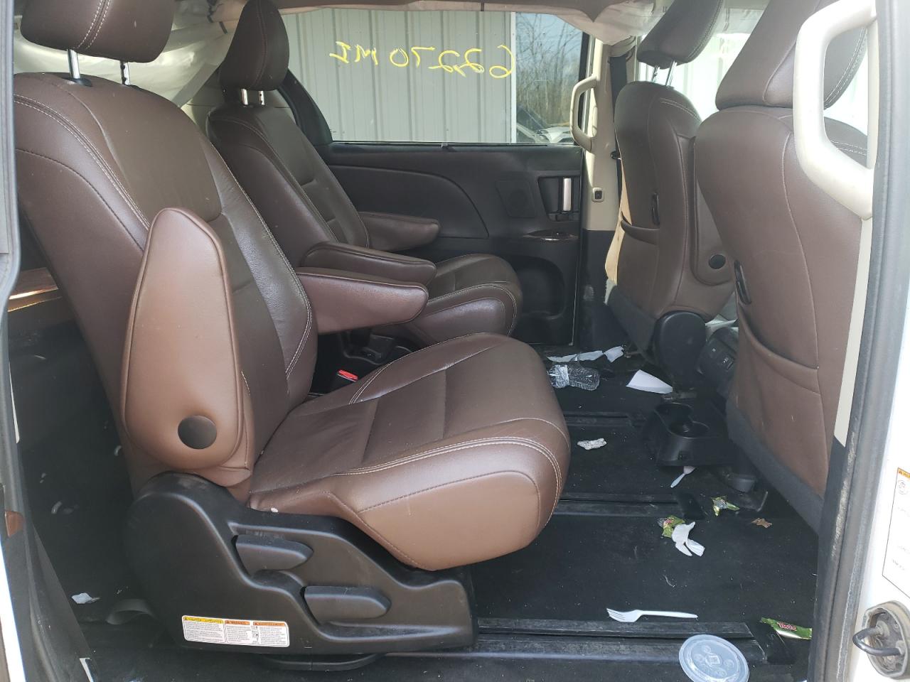 Photo 6 from auction – 2017 TOYOTA SIENNA XLE with VIN 5TDDZ3DC9HS168533