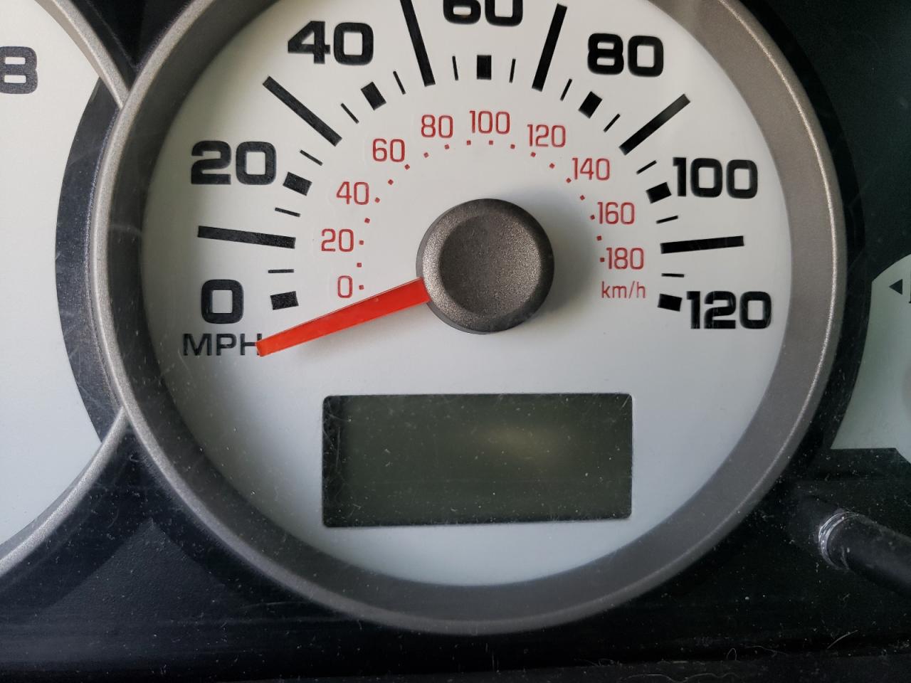 Photo 8 from auction – 2005 FORD ESCAPE XLS with VIN 1FMYU02Z35KB77068