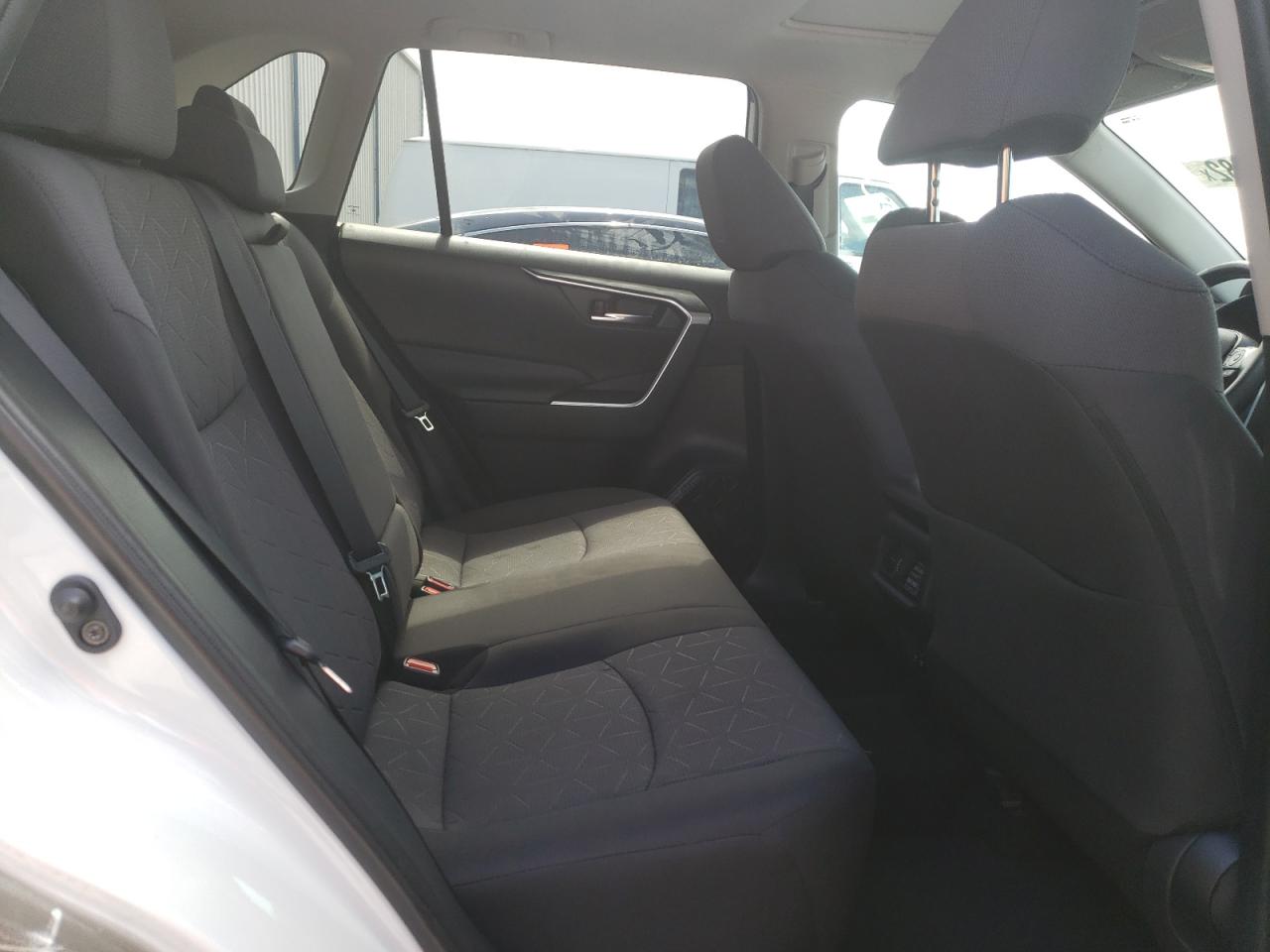 Photo 6 from auction – 2019 TOYOTA RAV4 XLE with VIN 2T3W1RFV3KC016482
