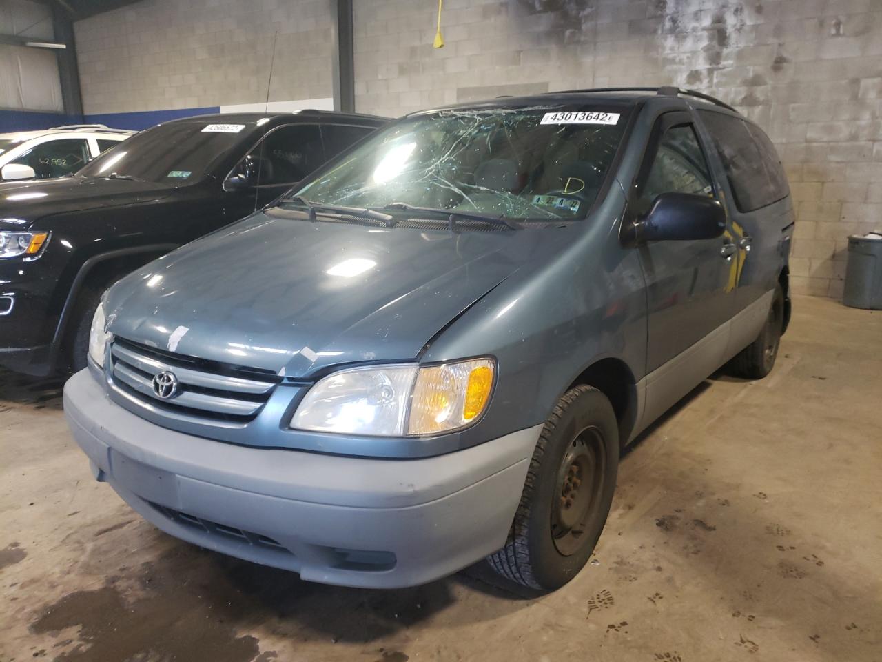 Photo 2 from auction – 2001 TOYOTA SIENNA LE with VIN 4T3ZF13C81U337790