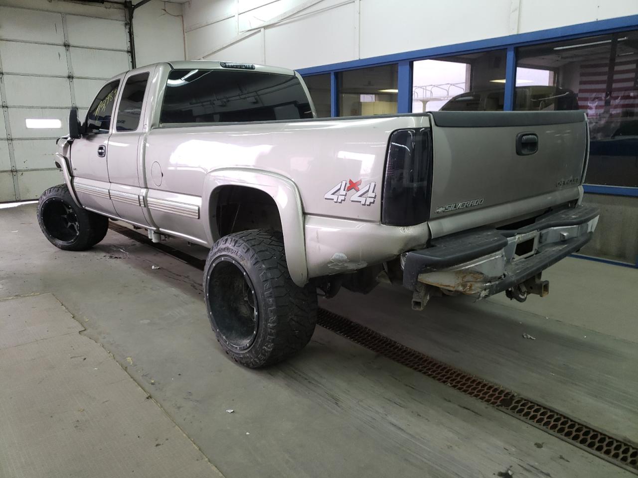 Photo 3 from auction – 2001 CHEVROLET SILVERADO with VIN 1GCHK29101E203527