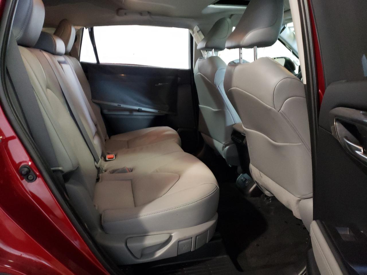 Photo 6 from auction – 2021 TOYOTA HIGHLANDER with VIN 5TDDZRBH7MS149264