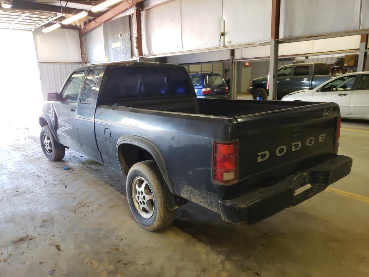 Photo 3 from auction – 1992 DODGE DAKOTA with VIN 1B7GG23X4NS538100