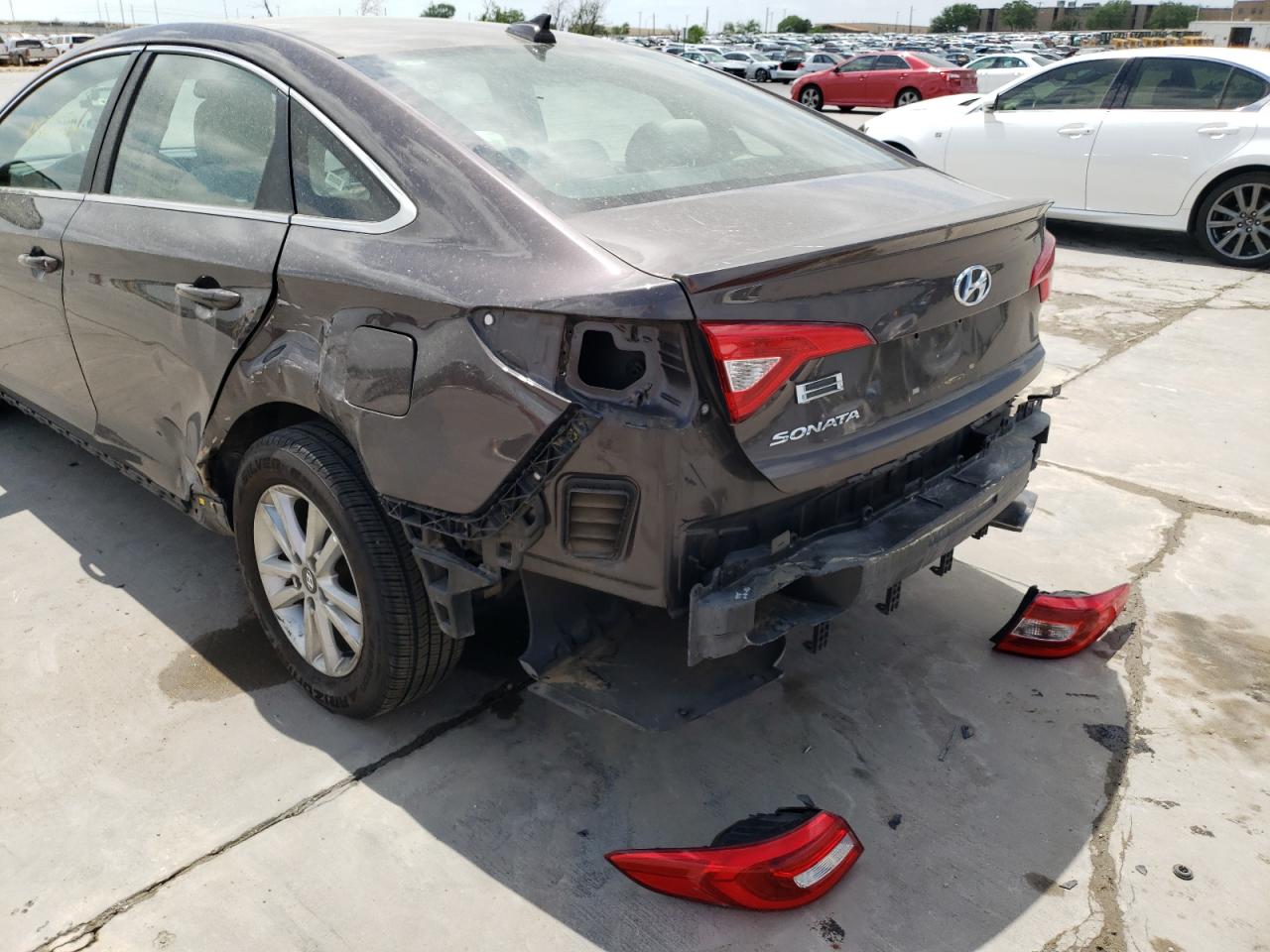 Photo 9 from auction – 2016 HYUNDAI SONATA SE with VIN 5NPE24AF3GH375985