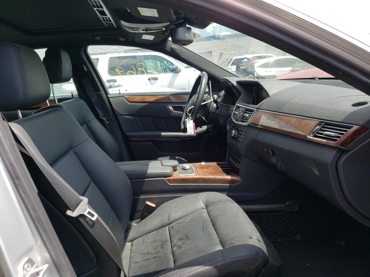 Photo 5 from auction – 2012 MERCEDES-BENZ E 350 with VIN WDDHF5KB3CA564338