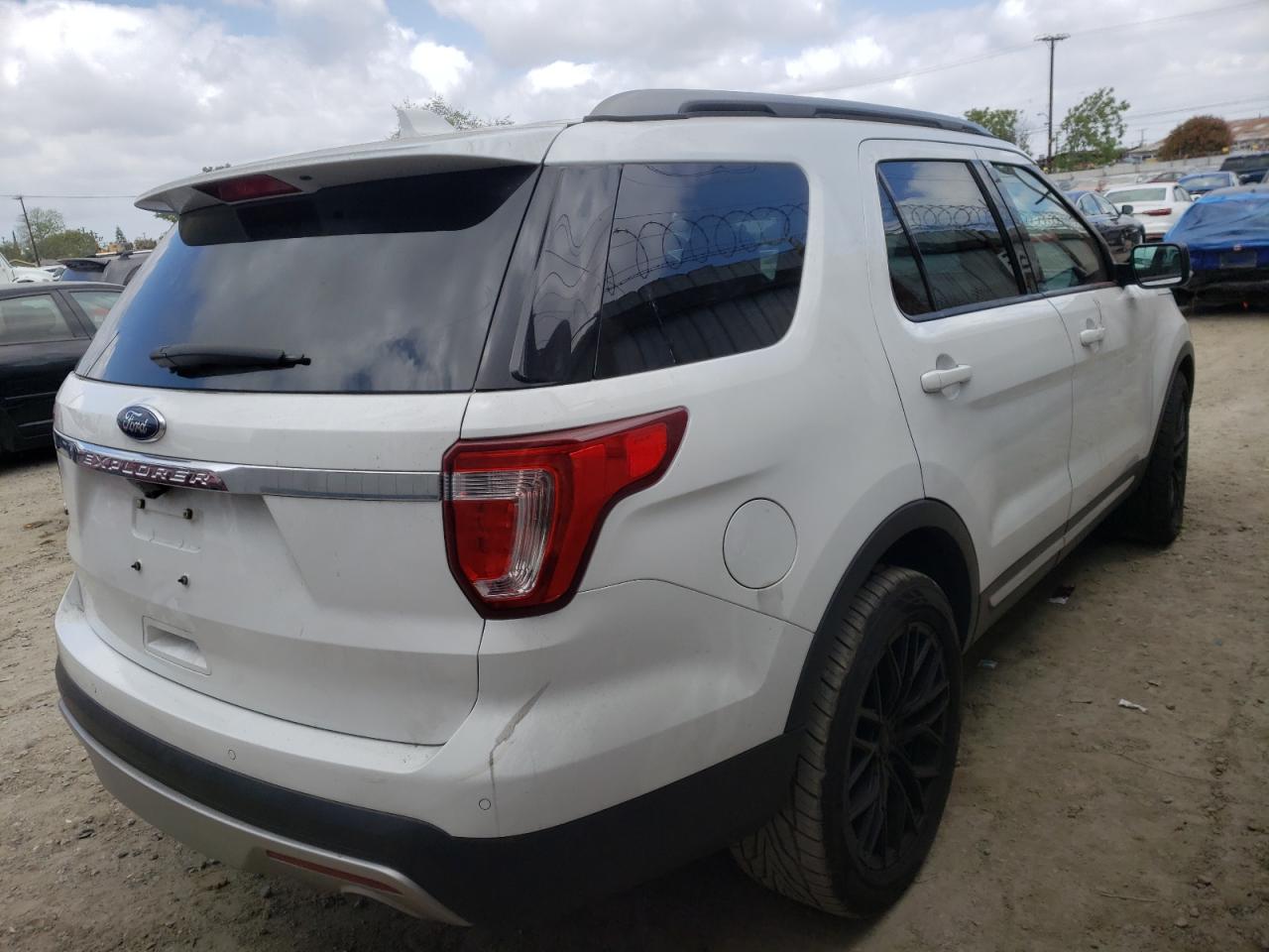 Photo 4 from auction – 2017 FORD EXPLORER X with VIN 1FM5K7D88HGD90899