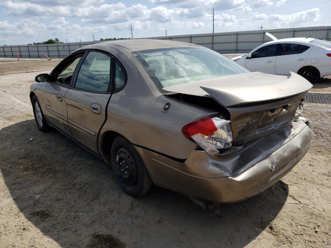 Photo 3 from auction – 2002 FORD TAURUS SES with VIN 1FAFP55U32A182018