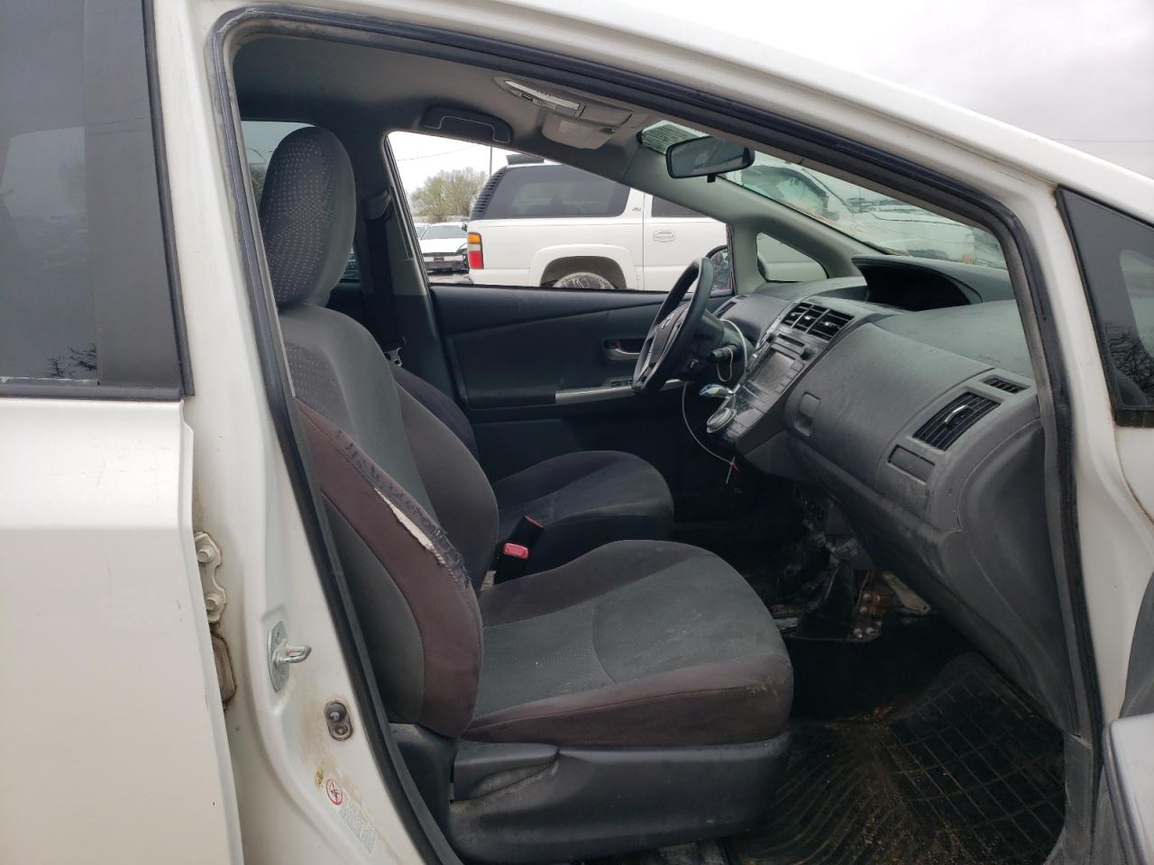 Photo 5 from auction – 2012 TOYOTA PRIUS V with VIN JTDZN3EU5C3165972