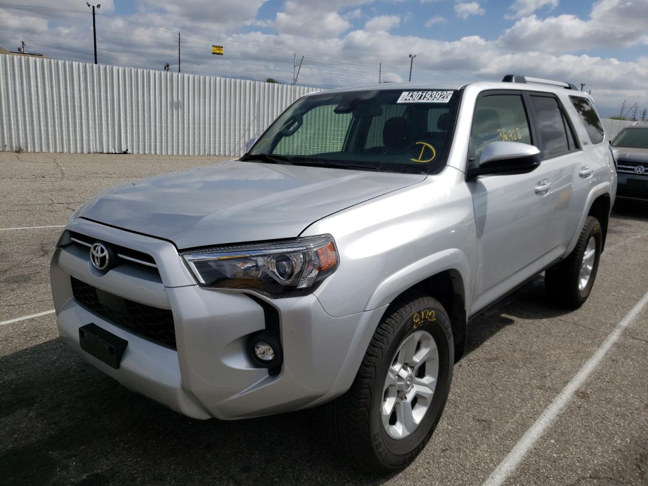Photo 2 from auction – 2021 TOYOTA 4RUNNER SR with VIN JTEMU5JR7M5882434