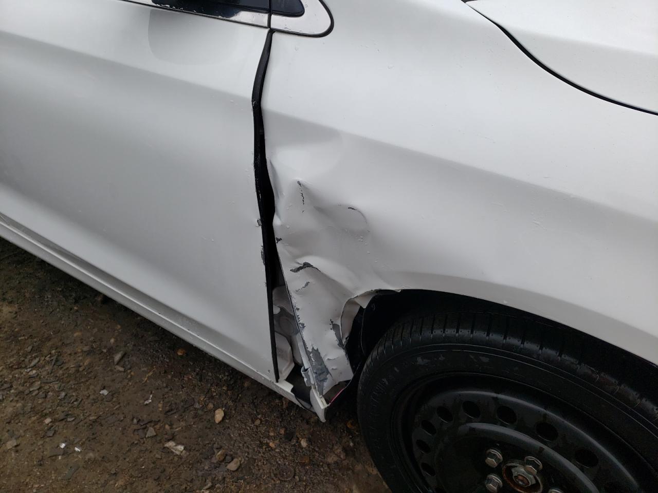 Photo 9 from auction – 2015 CHRYSLER 200 LIMITE with VIN 1C3CCCAB0FN693660