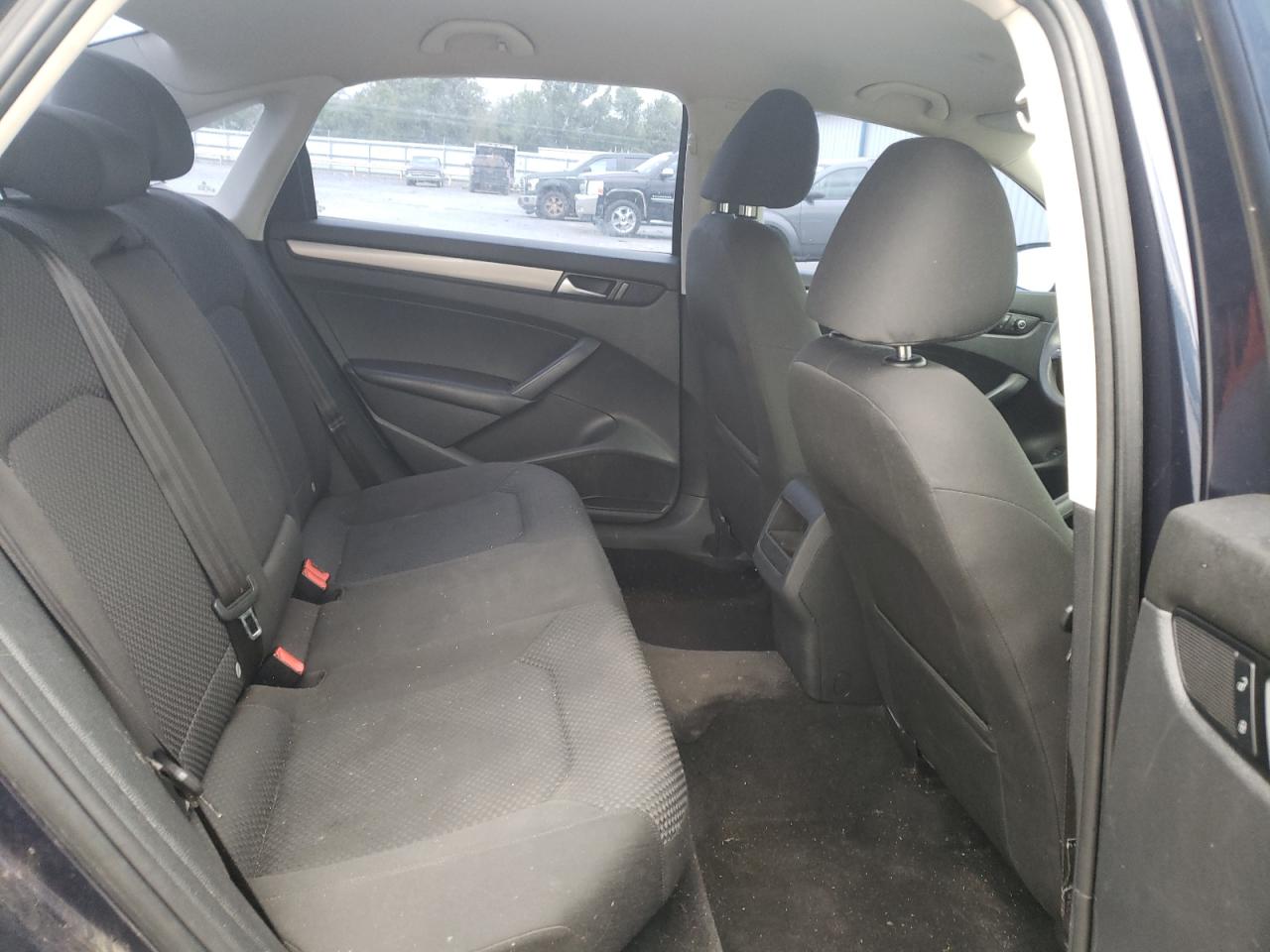 Photo 6 from auction – 2012 VOLKSWAGEN PASSAT S with VIN 1VWAH7A3XCC036017