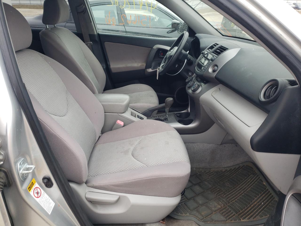 Photo 5 from auction – 2006 TOYOTA RAV4 with VIN JTMZD33V465016735