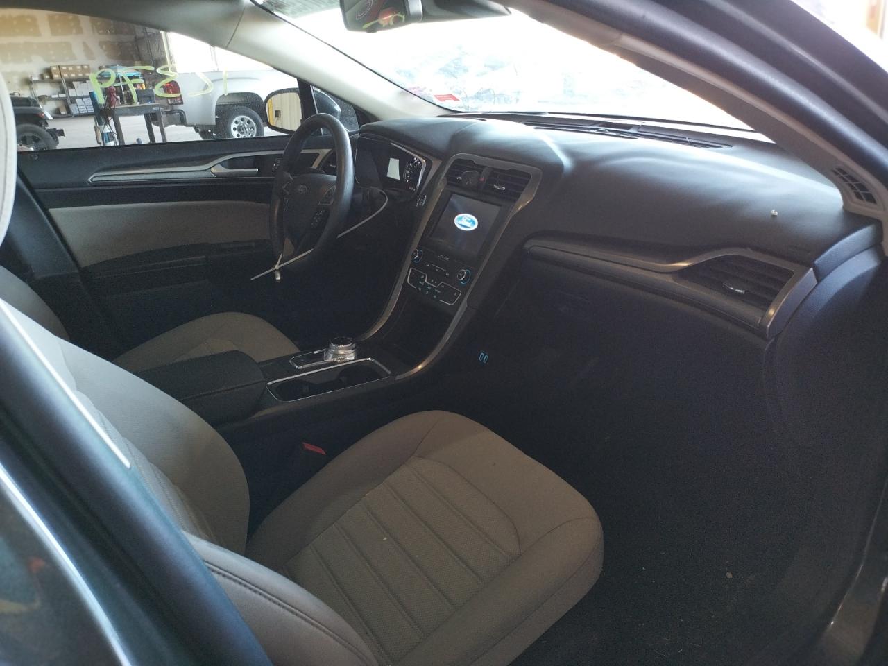 Photo 5 from auction – 2020 FORD FUSION S with VIN 3FA6P0G71LR251452