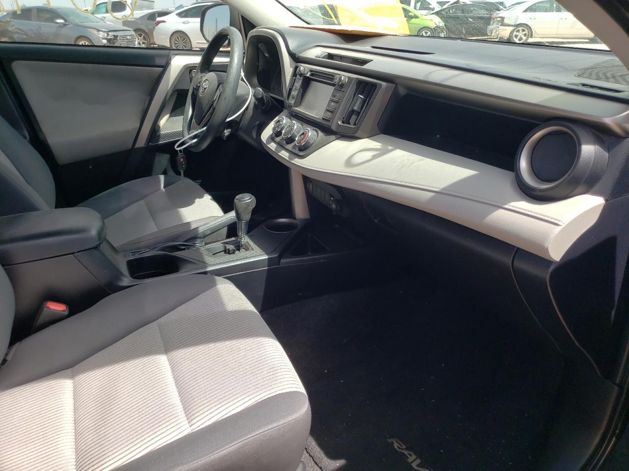 Photo 5 from auction – 2015 TOYOTA RAV4 LE with VIN 2T3ZFREV4FW204870