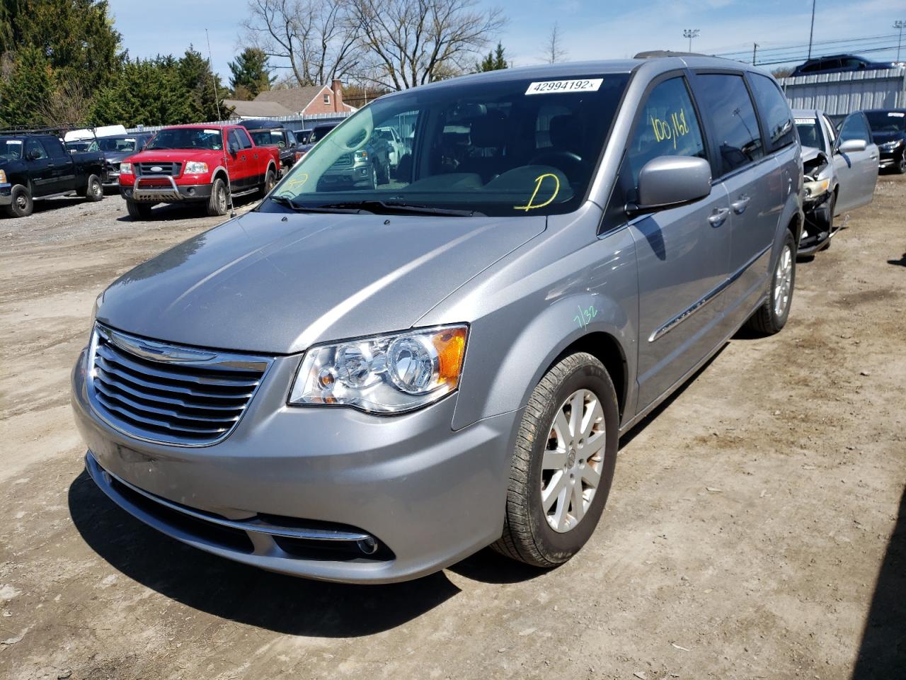 Photo 2 from auction – 2015 CHRYSLER TOWN & COU with VIN 2C4RC1BG7FR626609