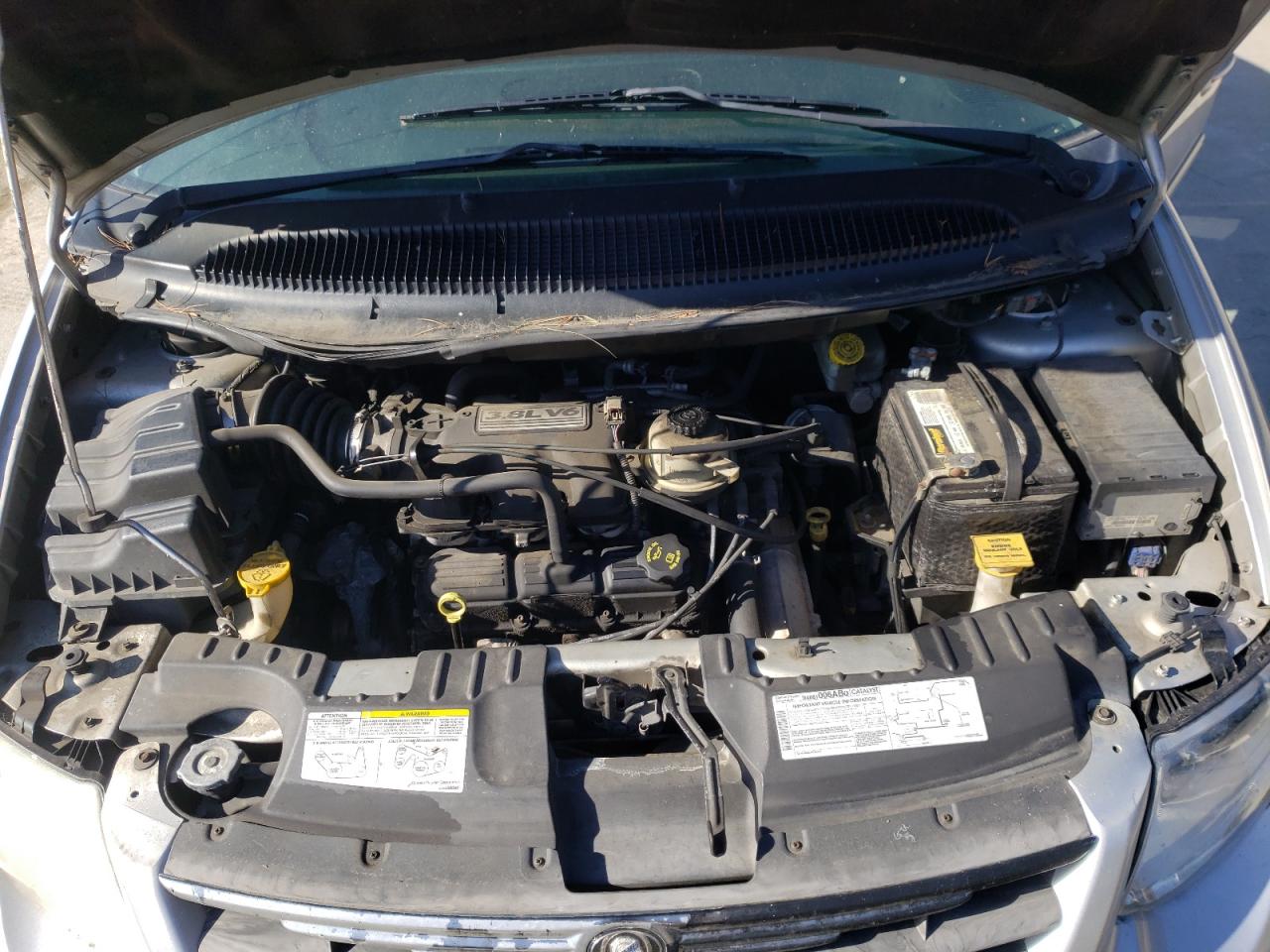 Photo 7 from auction – 2005 CHRYSLER TOWN & COU with VIN 2C4GP54L85R204098