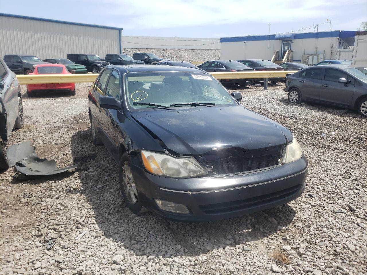 TOYOTA AVALON XL 2000 with VIN 4T1BF28B9YU094839 - Photo from auction