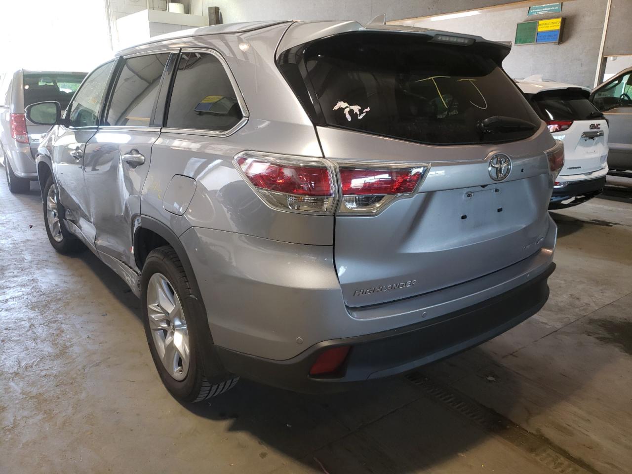 Photo 3 from auction – 2016 TOYOTA HIGHLANDER with VIN 5TDDKRFH6GS337177