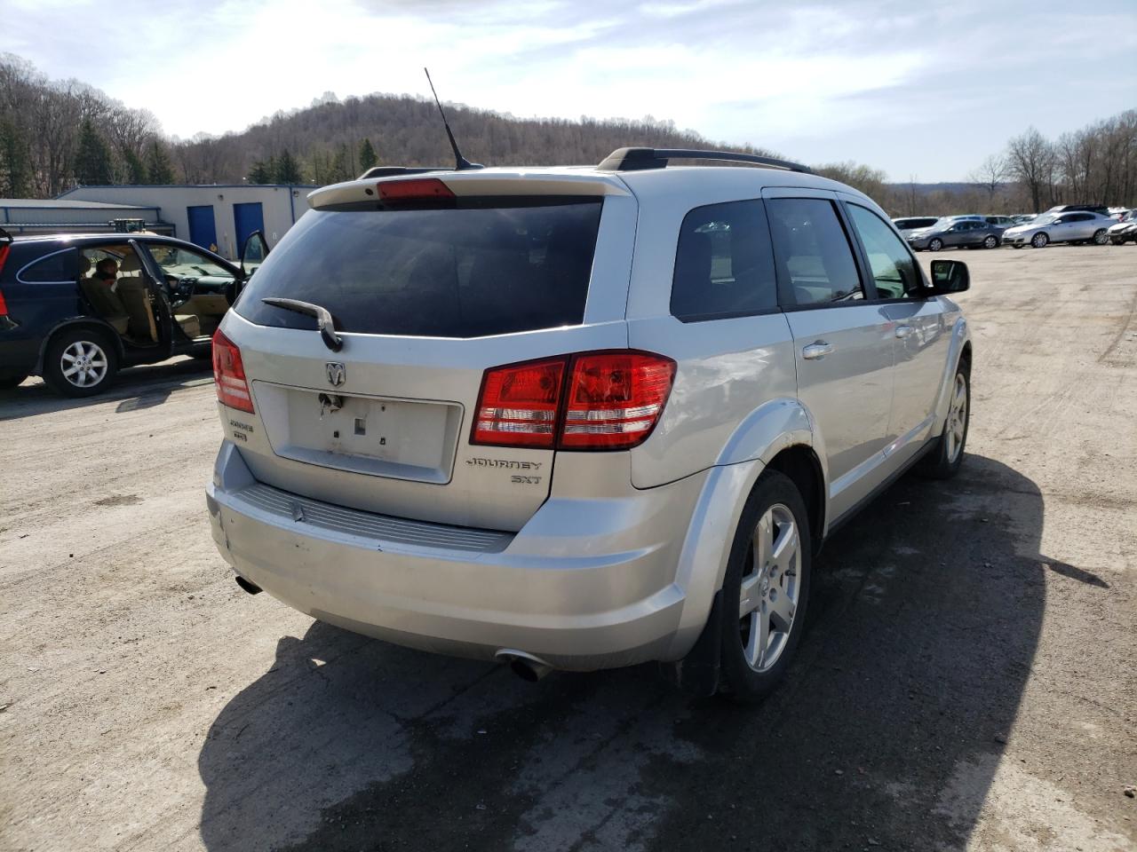 Photo 4 from auction – 2010 DODGE JOURNEY SX with VIN 3D4PH5FV3AT180833