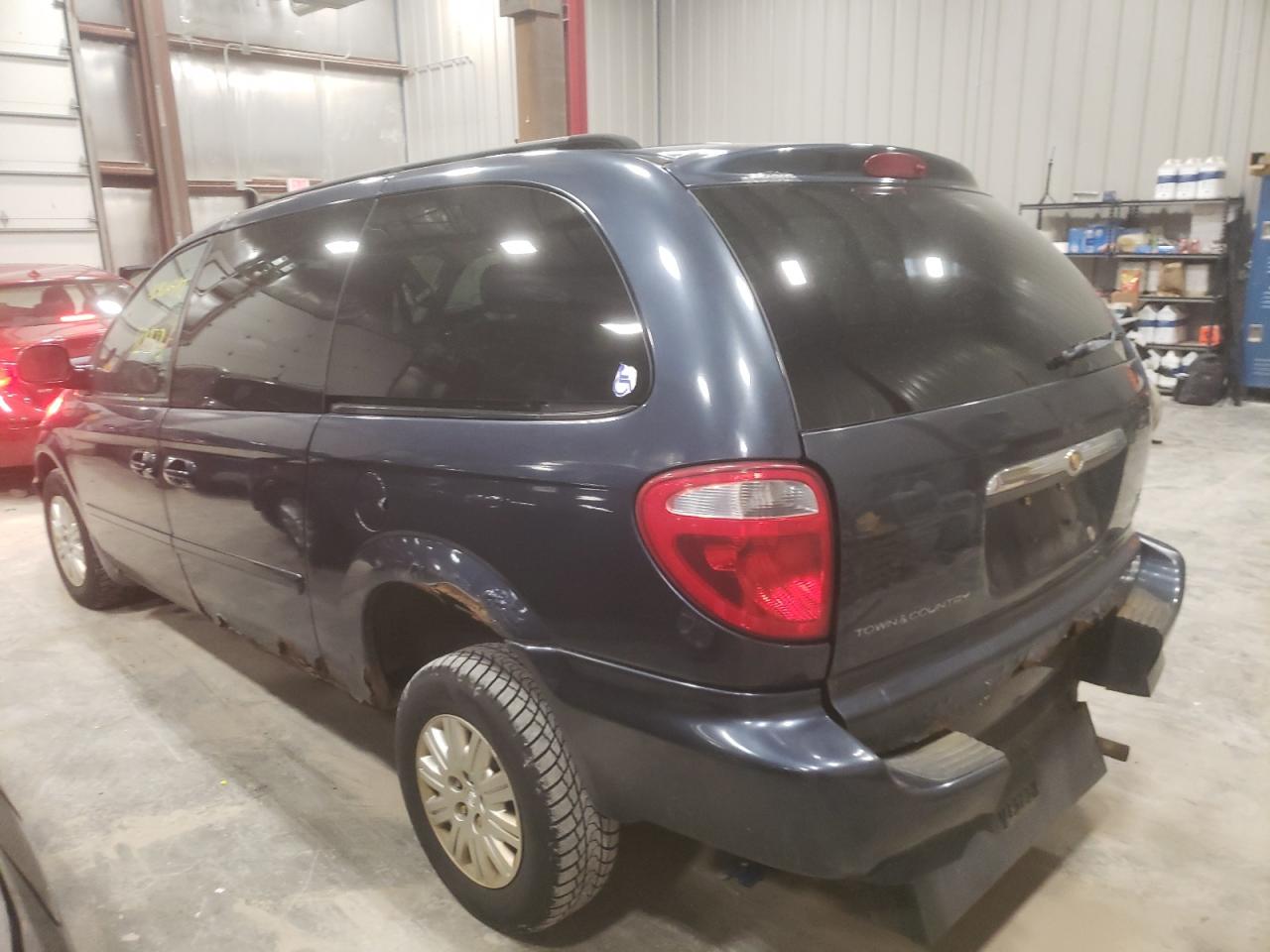 Photo 3 from auction – 2007 CHRYSLER TOWN & COU with VIN 2A4GP44R77R285364