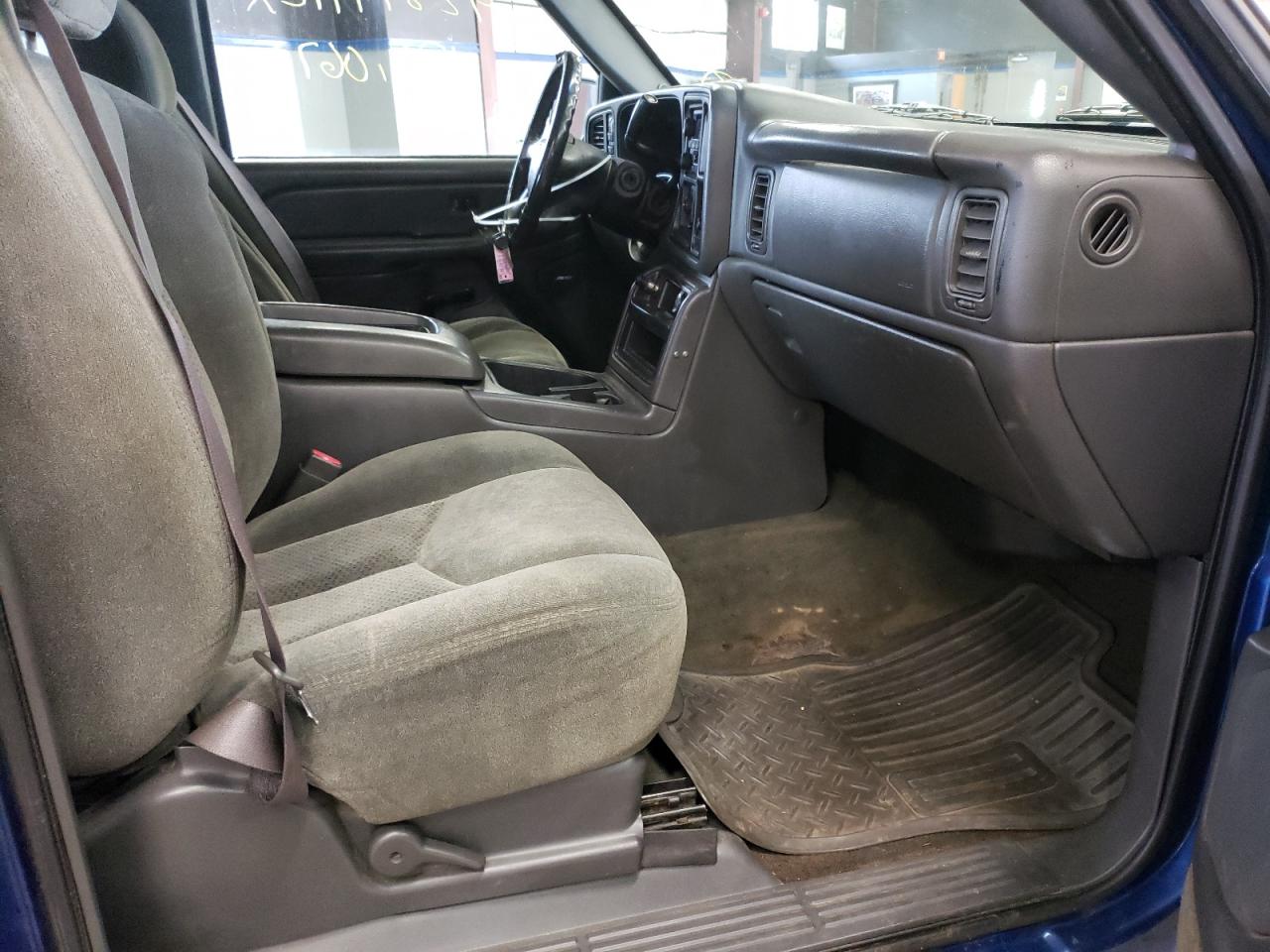 Photo 5 from auction – 2004 CHEVROLET SILVERADO with VIN 1GCHK29U44E279010