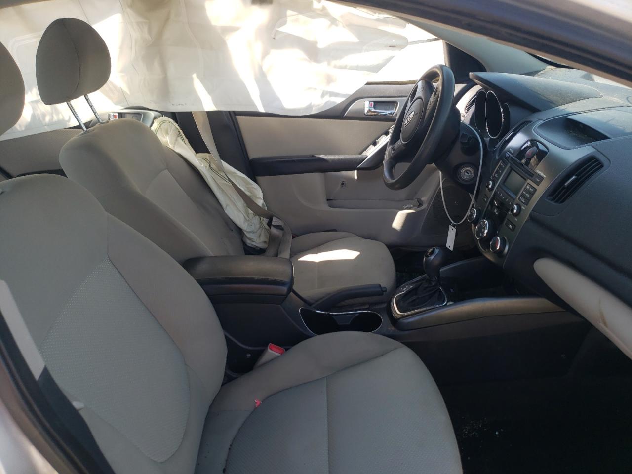 Photo 5 from auction – 2013 KIA FORTE EX with VIN KNAFU4A22D5686957