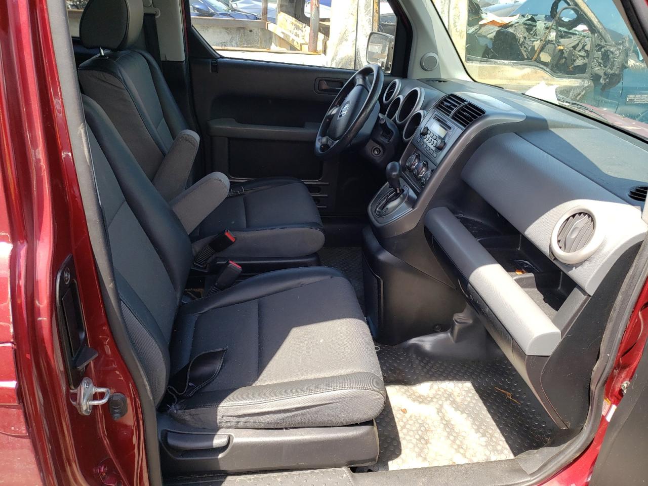 Photo 5 from auction – 2006 HONDA ELEMENT EX with VIN 5J6YH287X6L026969
