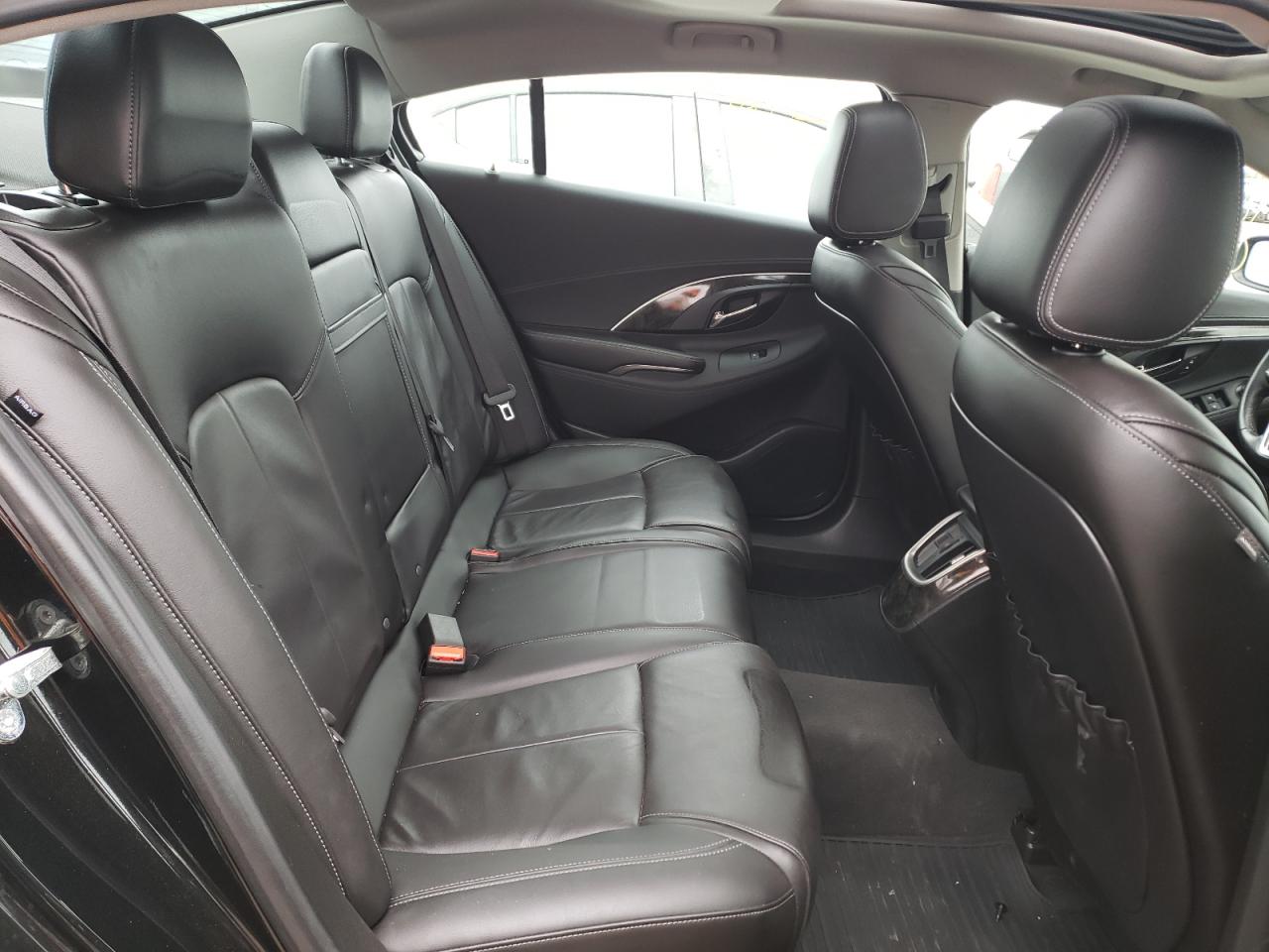 Photo 6 from auction – 2016 BUICK LACROSSE with VIN 1G4GB5G31GF194921