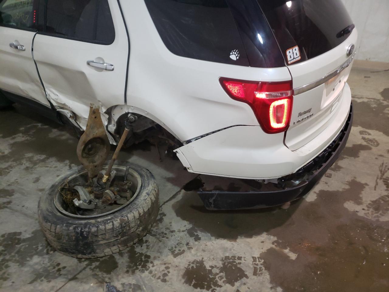 Photo 9 from auction – 2015 FORD EXPLORER L with VIN 1FM5K8F83FGB05770