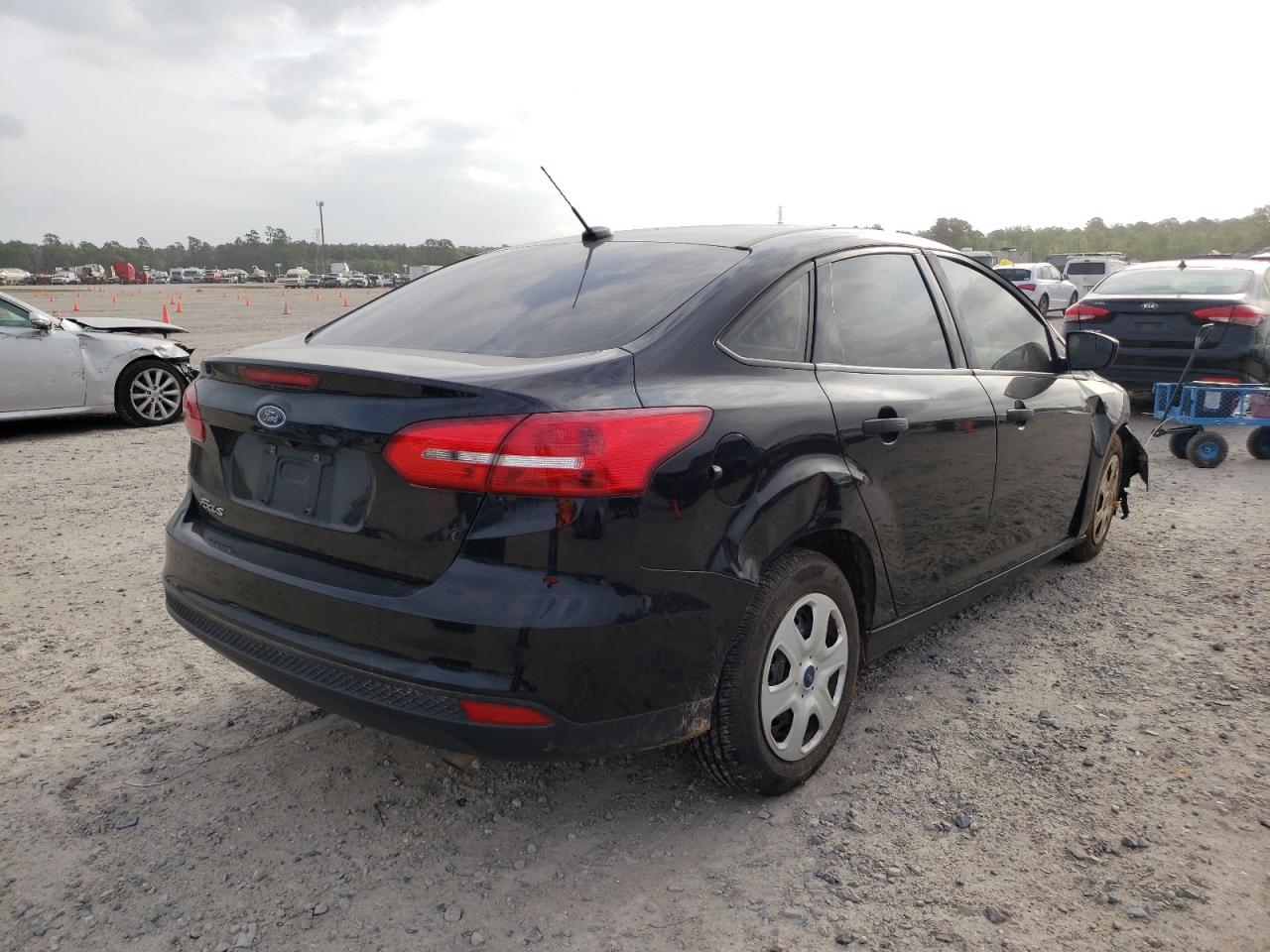 Фото 4 с аукциона – 2018 FORD FOCUS S с VIN 1FADP3E2XJL277429