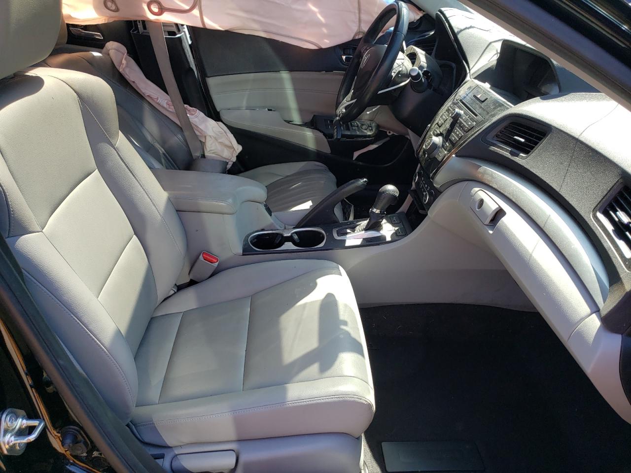 Photo 5 from auction – 2016 ACURA ILX BASE W with VIN 19UDE2F35GA024025