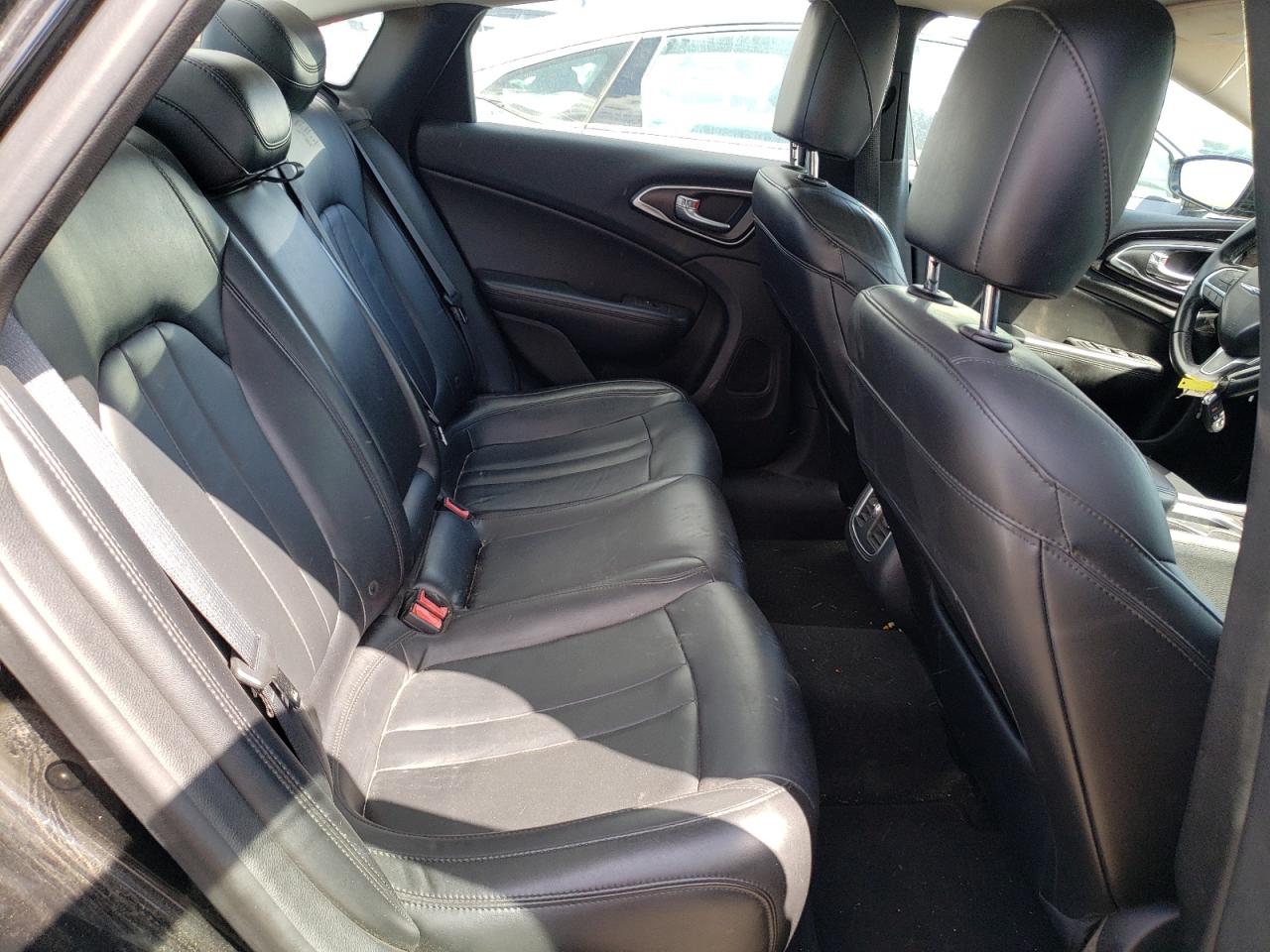 Foto 6 de la subasta – 2015 CHRYSLER 200 C con VIN 1C3CCCCB6FN671112