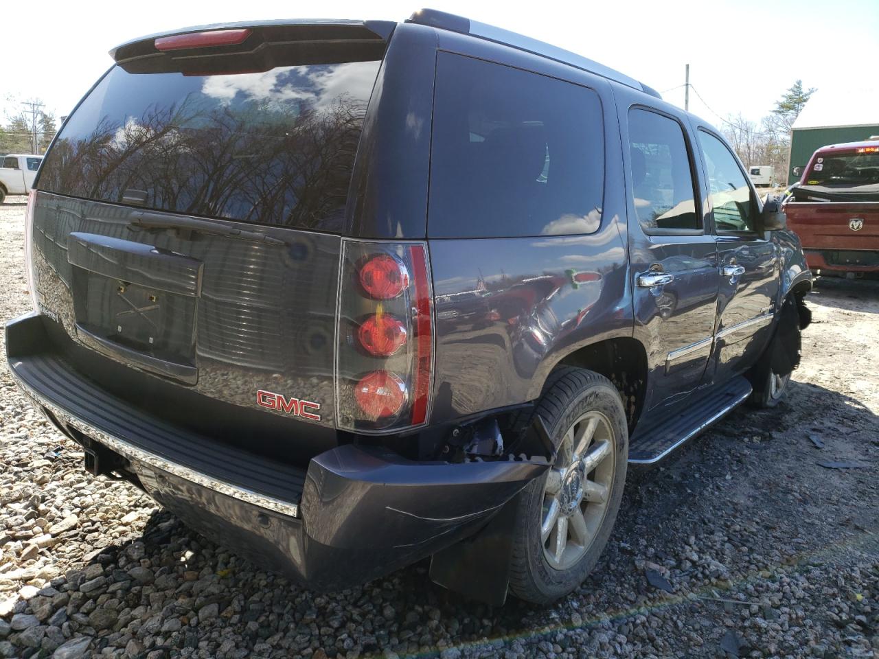 Photo 4 from auction – 2011 GMC YUKON DENA with VIN 1GKS2EEF0BR237667
