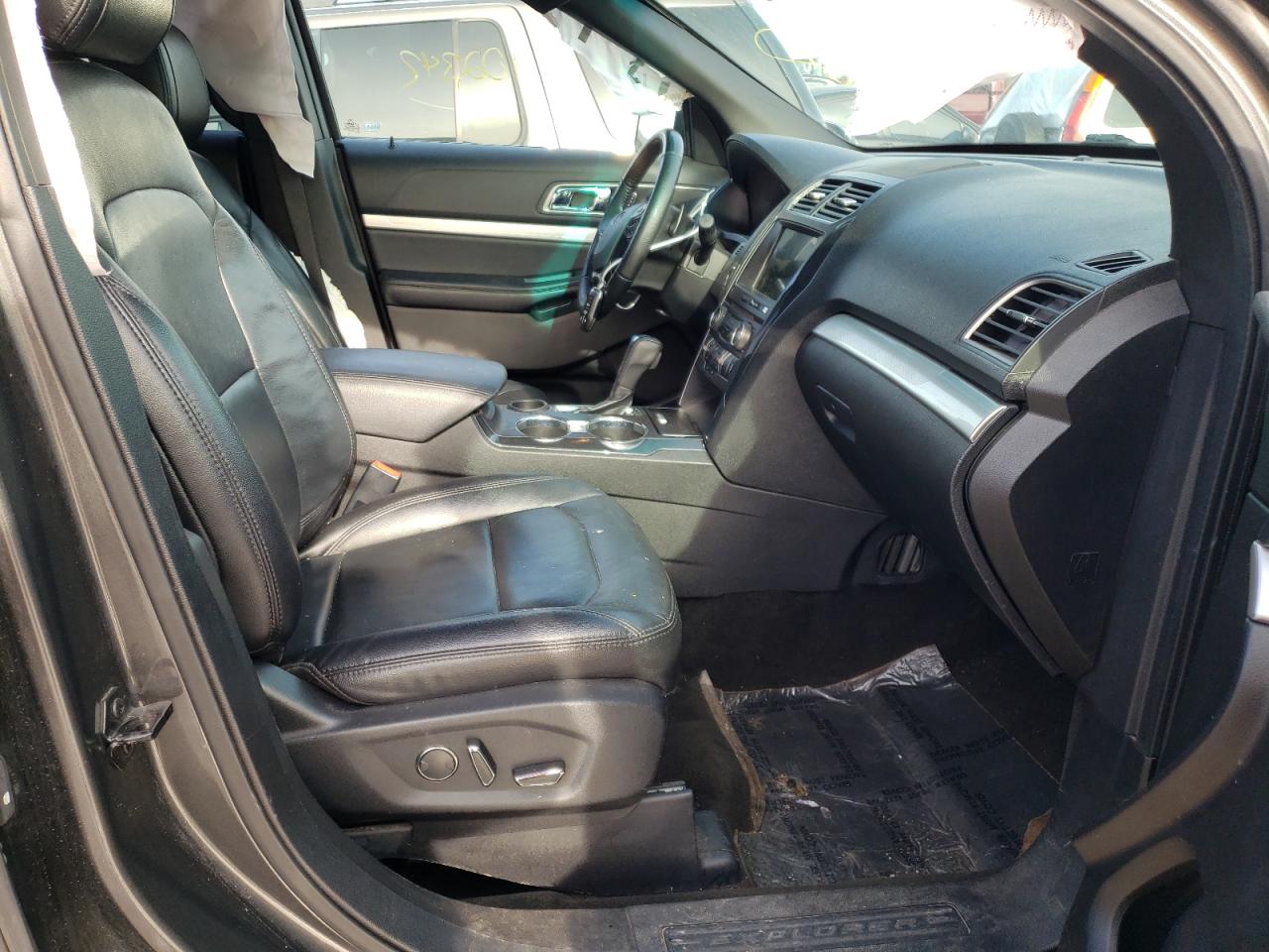 Photo 5 from auction – 2017 FORD EXPLORER X with VIN 1FM5K7D87HGB18943