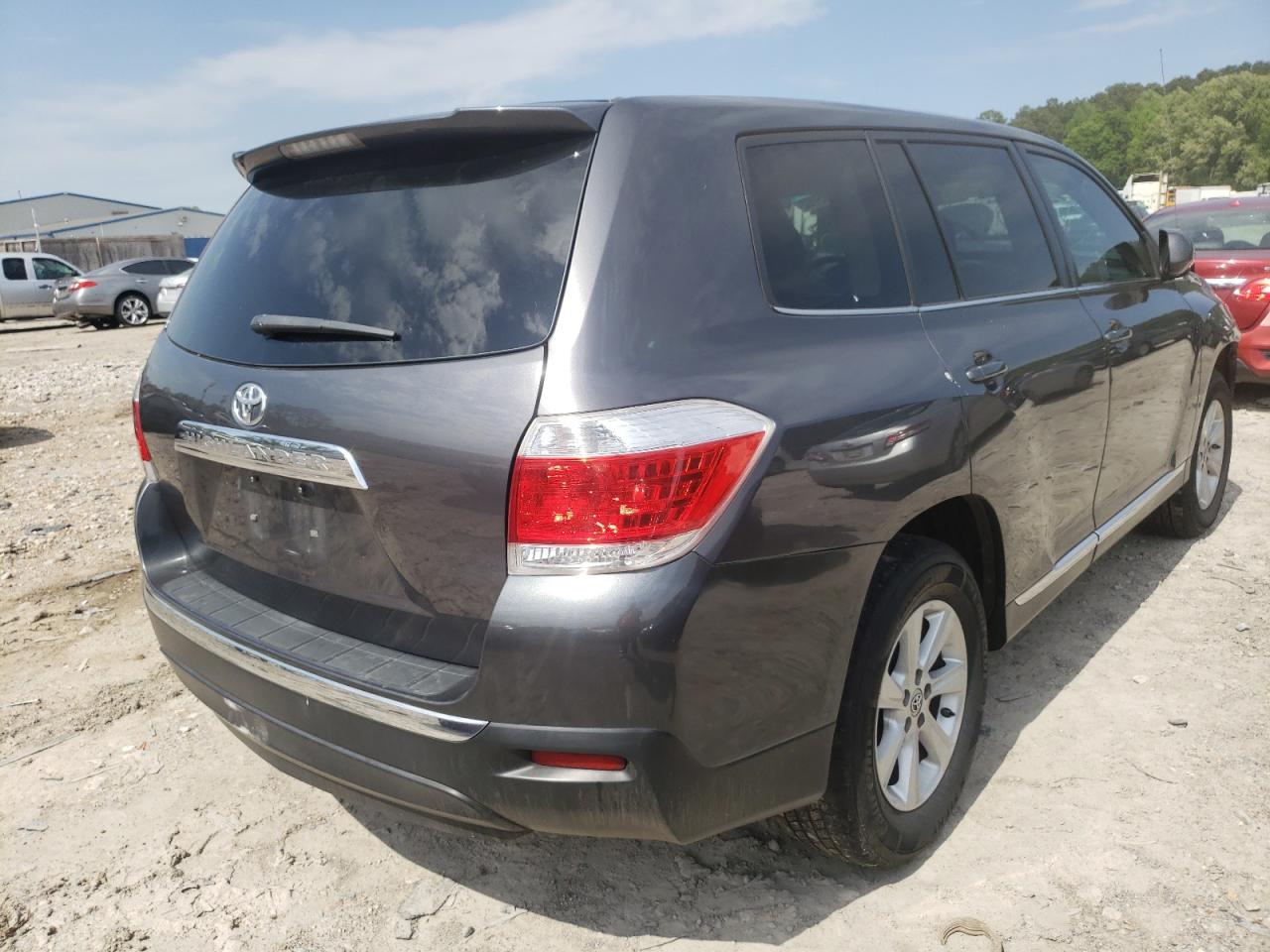 Photo 4 from auction – 2011 TOYOTA HIGHLANDER with VIN 5TDZK3EH5BS033027