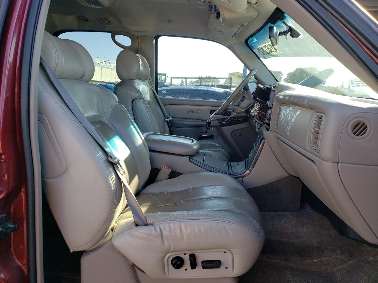 Photo 5 from auction – 2002 GMC DENALI with VIN 1GKEK63U52J212931