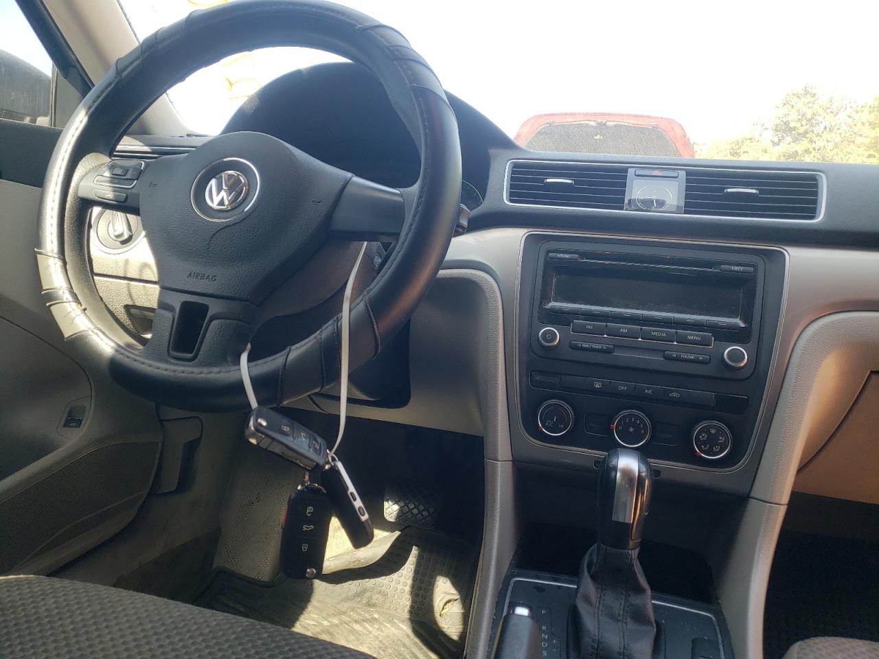 Photo 5 from auction – 2013 VOLKSWAGEN PASSAT S with VIN 1VWAP7A32DC107750