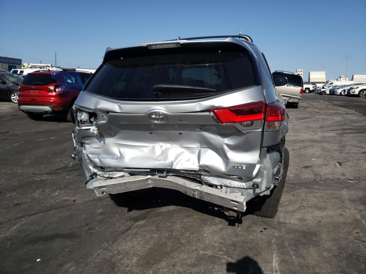 Photo 9 from auction – 2017 TOYOTA HIGHLANDER with VIN 5TDKZRFH9HS513403