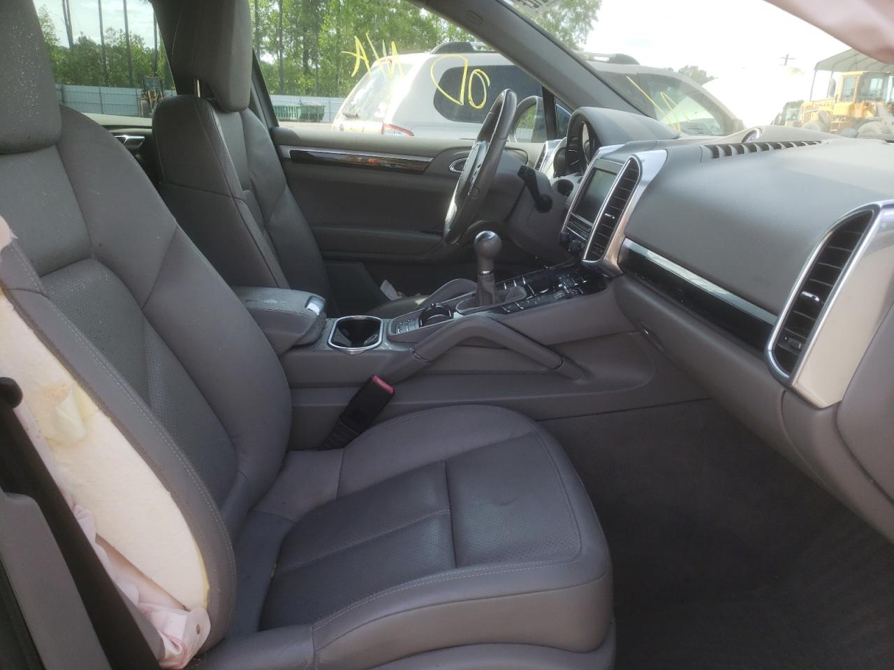 Photo 5 from auction – 2012 PORSCHE CAYENNE with VIN WP1AA2A24CLA12084