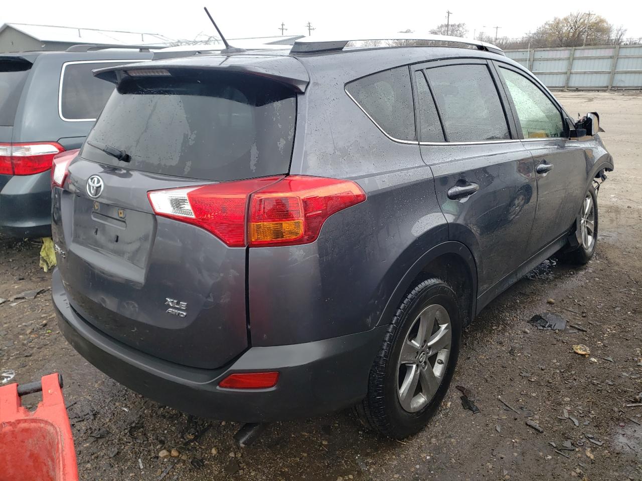 Photo 4 from auction – 2015 TOYOTA RAV4 XLE with VIN JTMRFREV2FD175060