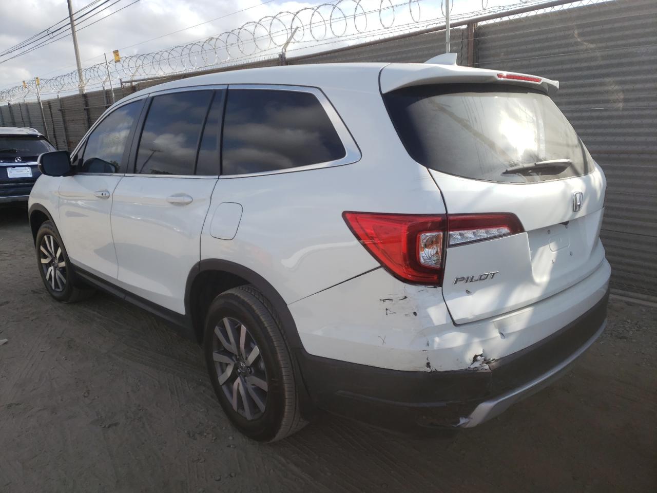 Photo 3 from auction – 2021 HONDA PILOT EXL with VIN 5FNYF5H52MB033233