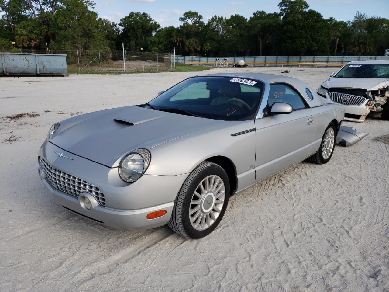 Photo 2 from auction – 2004 FORD THUNDERBIR with VIN 1FAHP60AX4Y104454