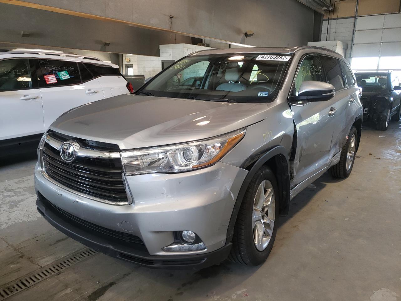 Photo 2 from auction – 2016 TOYOTA HIGHLANDER with VIN 5TDDKRFH6GS337177
