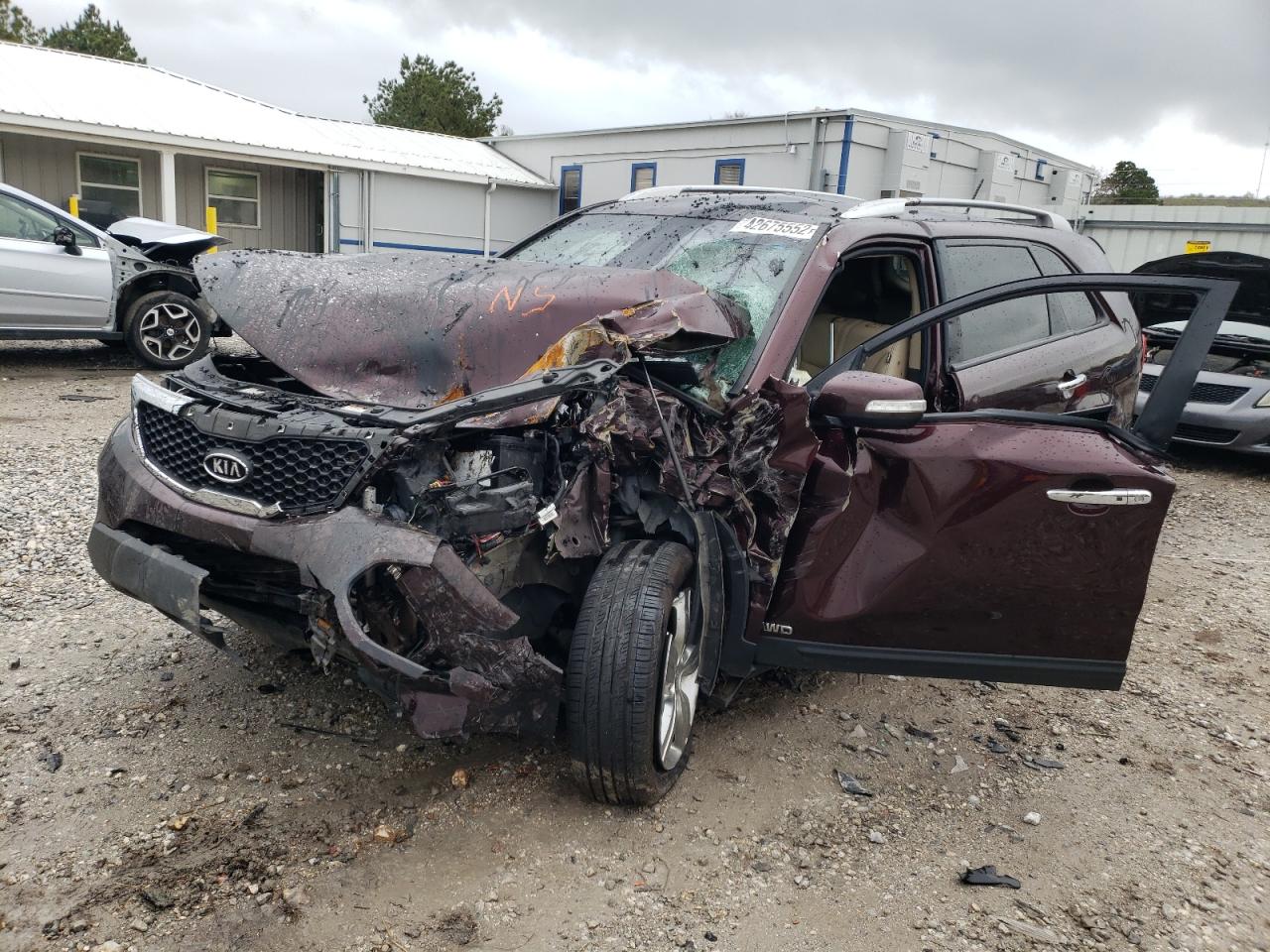 Photo 2 from auction – 2013 KIA SORENTO EX with VIN 5XYKUDA25DG326445