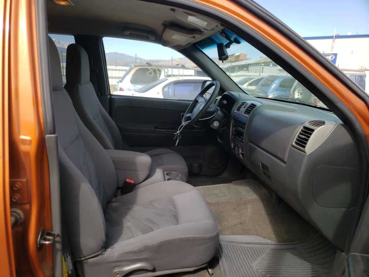 Photo 5 from auction – 2005 CHEVROLET COLORADO with VIN 1GCDT136358219462