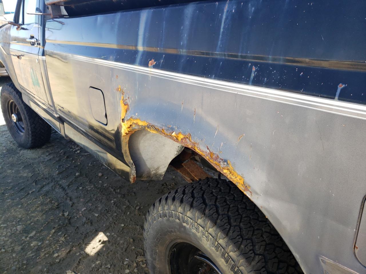 Photo 9 from auction – 1993 FORD F350 with VIN 2FTHF36M7PCA52970