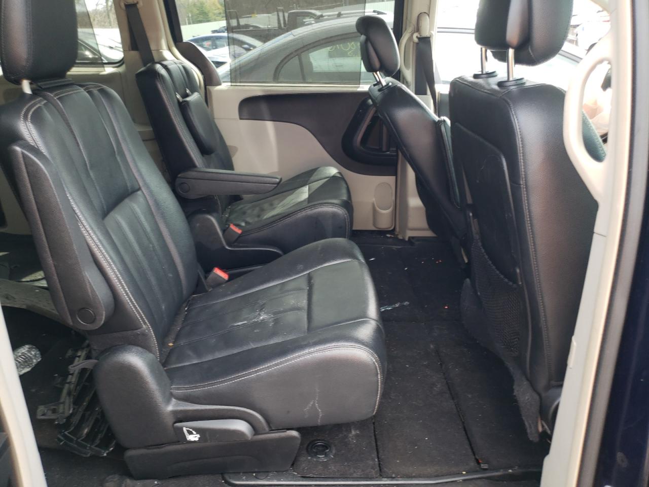 Photo 6 from auction – 2014 CHRYSLER TOWN & COU with VIN 2C4RC1BG1ER455256