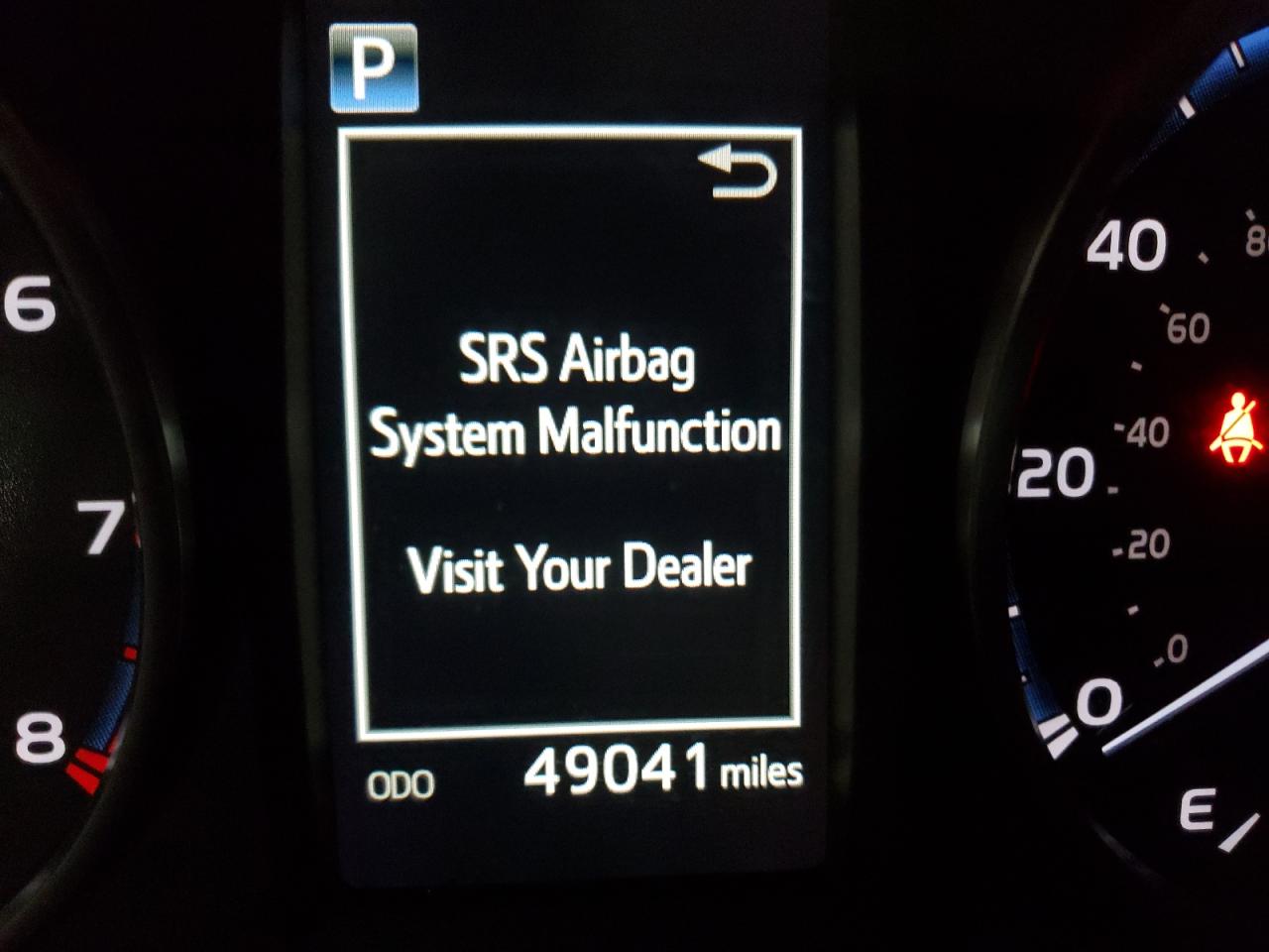 Photo 8 from auction – 2017 TOYOTA RAV4 XLE with VIN 2T3RFREVXHW659399